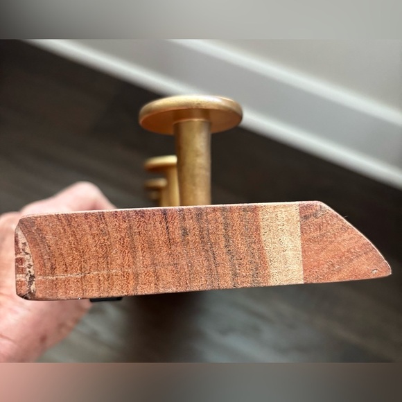 Artisan Natural Wood & Brass tone 4 hook coat rack w/hanging hardware - Picture 6 of 11